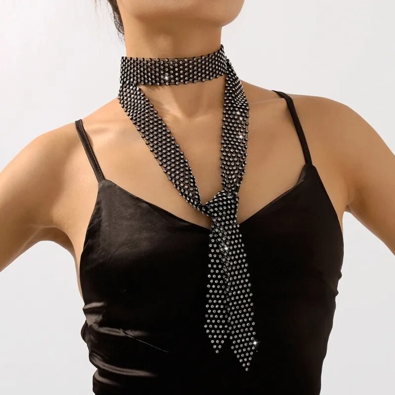 Corbata Collar de temperamento de diamantes de imitación exagerados Collar de tendencia de ciudad moderna