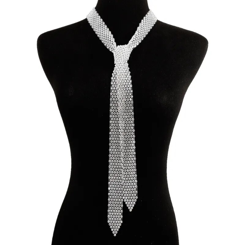 Corbata Collar de temperamento de diamantes de imitación exagerados Collar de tendencia de ciudad moderna